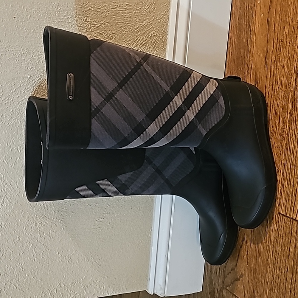 BURBERRY Rain Boots signature check